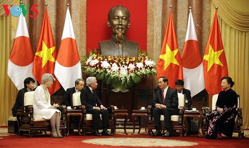 Визит императора и императрицы Японии во Вьетнам способствует углублению двусторонних отношений - ảnh 1